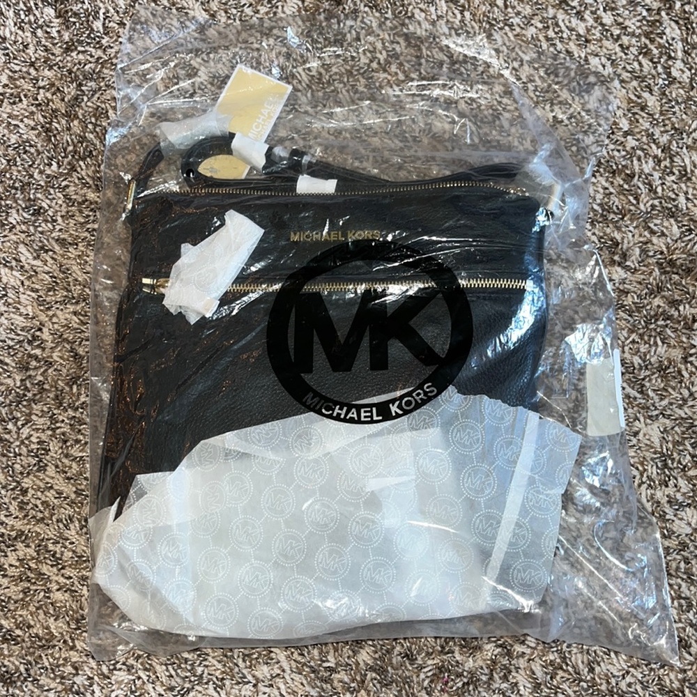 BRAND NEW Michael Kors Crossbody Purse!